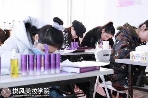 广州学纹绣后收入前景可观的3个技巧！