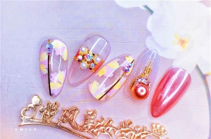 刚从广州学校毕业的美甲师能挣多少？