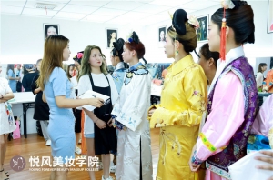 广州化妆培训学校哪家较好？