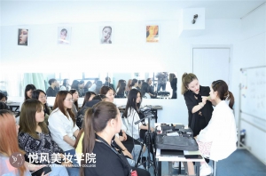 广州哪里可以学化妆？