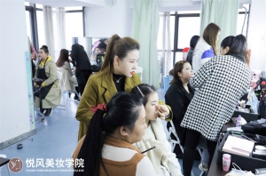 广州学化妆哪里好？重点关注广州悦风美妆学院！