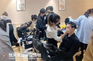 广州化妆培训哪家好？