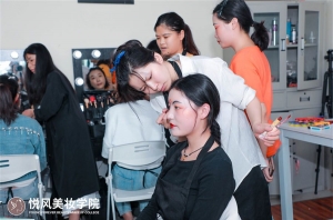 零基础？没关系！悦风美妆学院，手把手教你变美