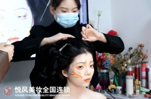 不想继续升学？学会化妆美甲，早入行早积累经验
