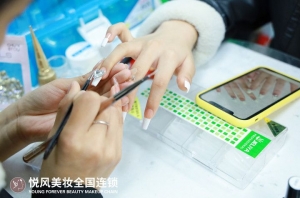 零基础转行学美甲，一个多月顺利上岗